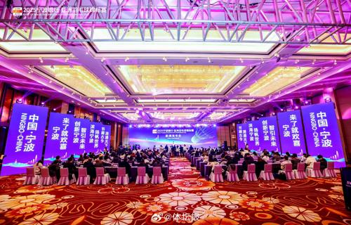 在这个充满变革的时代青春的力量汇聚成改革的强大动力